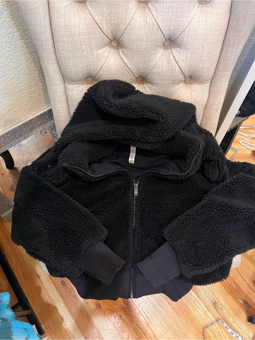 ALO Foxy Sherpa Teddy Hooded Jacket Coat Small Plush Excellent Condition! - Picture 6 of 8